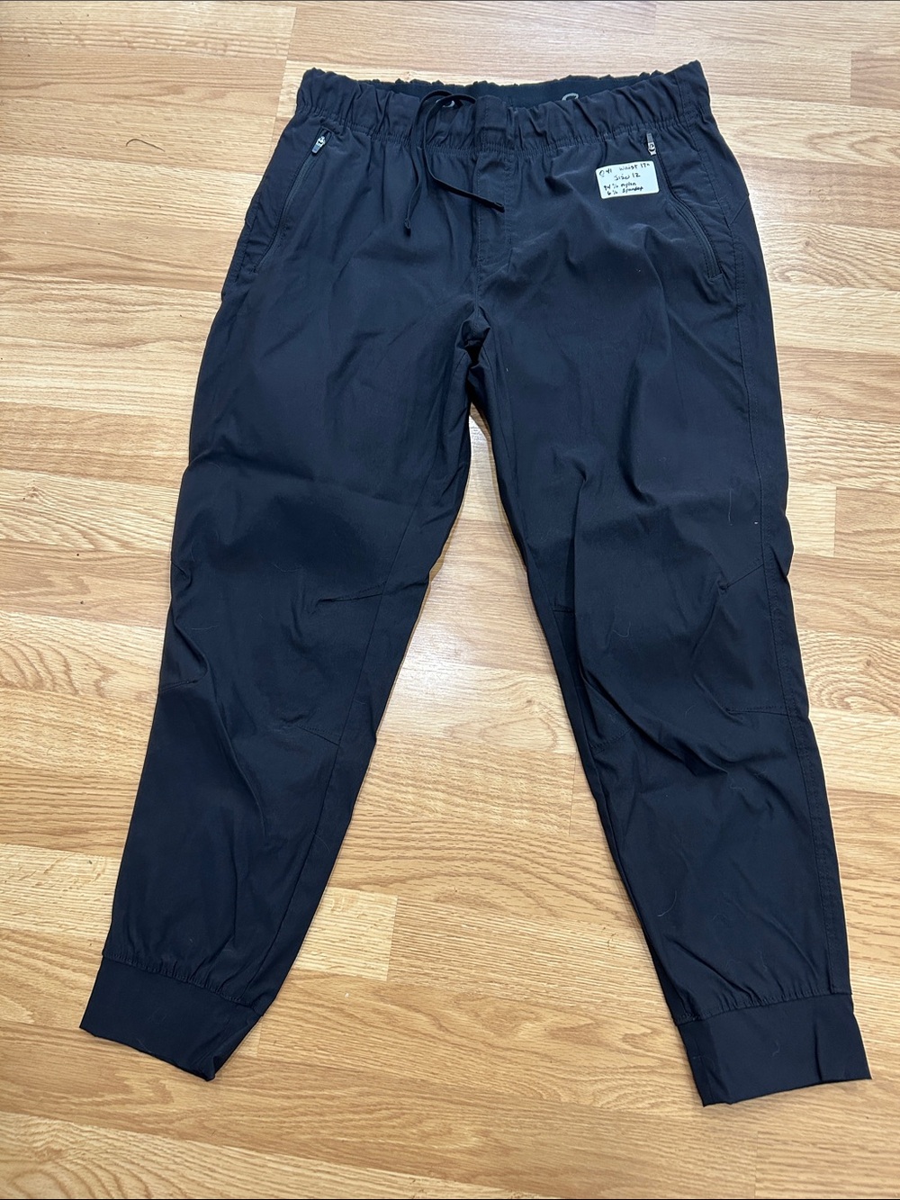 O41.    Eddie Bauer Black Elastic Waist Jogger Pants
